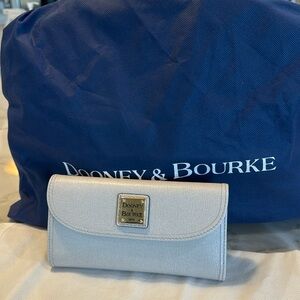 Dooney & Bourke Saffiano Continental Clutch